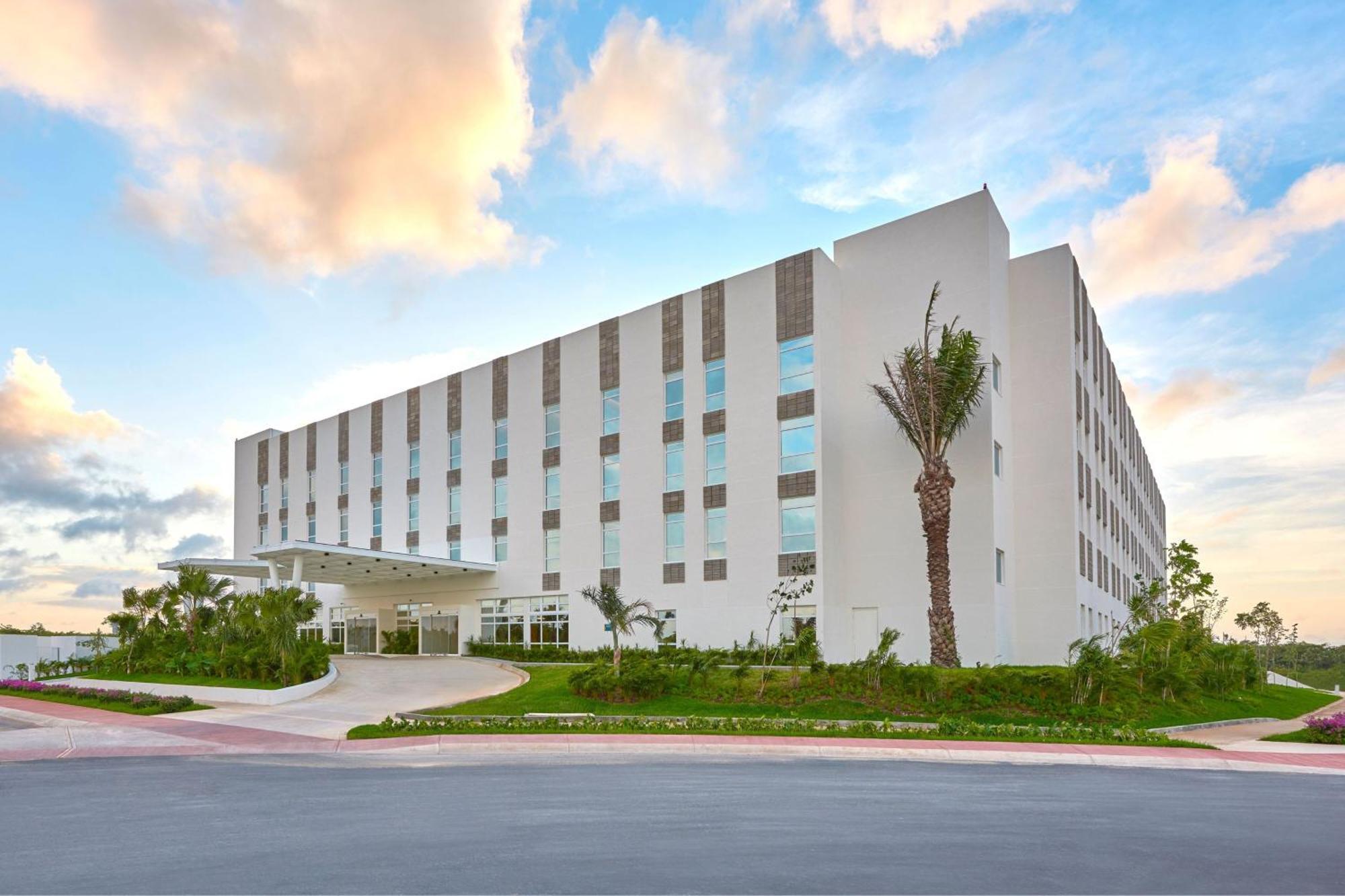 City Express Plus By Marriott Cancun Aeropuerto Riviera Εξωτερικό φωτογραφία